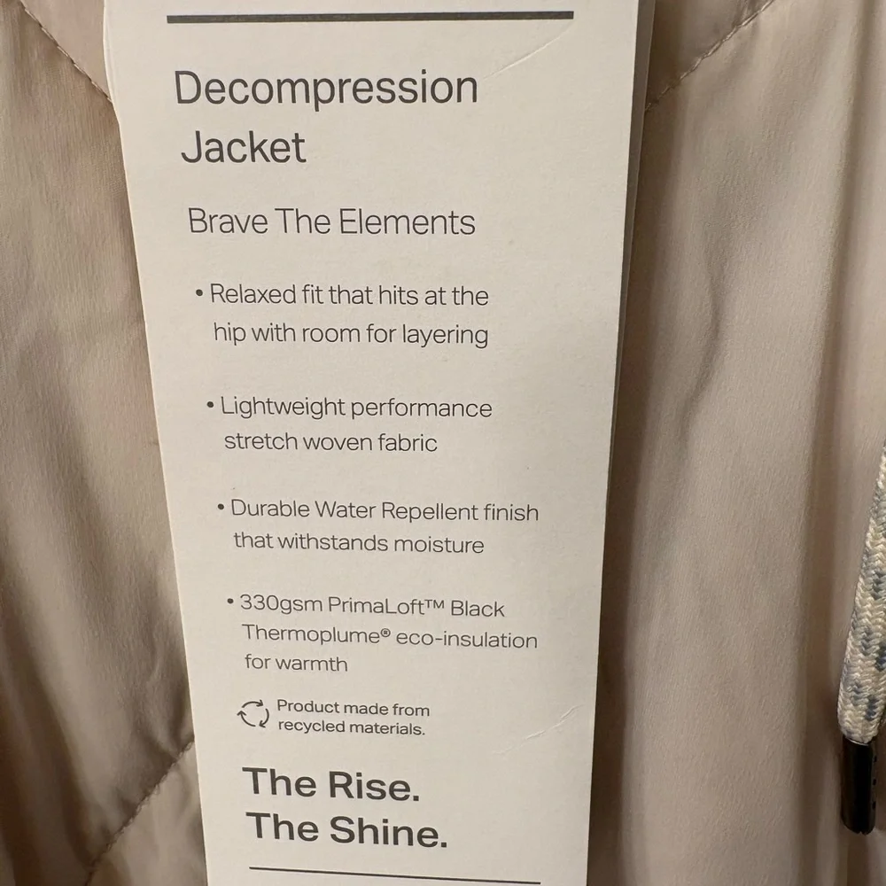 Vuori decompression jacket NWT - Picture 4 of 5